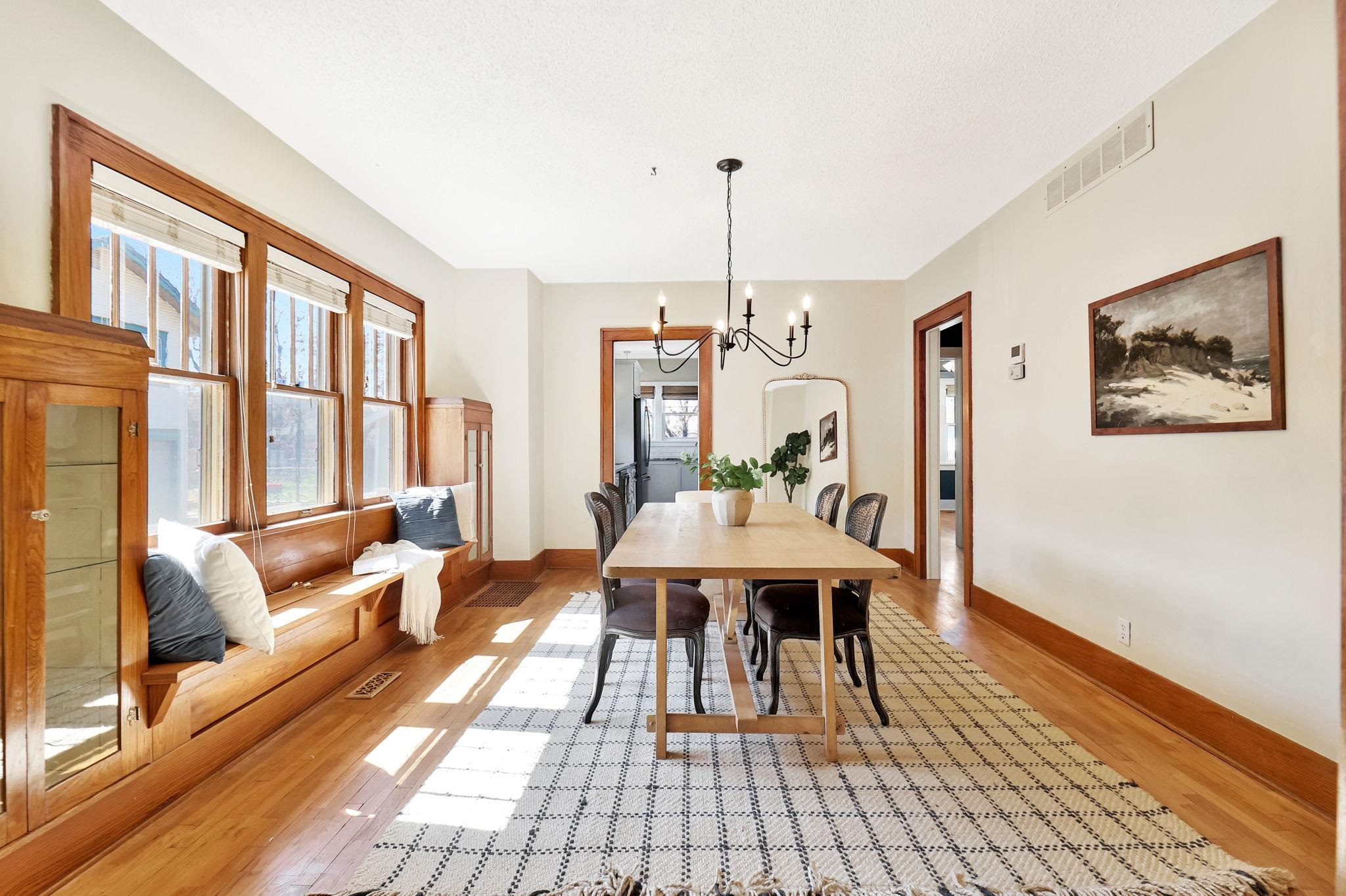 Wichita, Kansas 67203, United States, 2 Bedrooms Bedrooms, ,1 BathroomBathrooms,Residential,Pending,62352