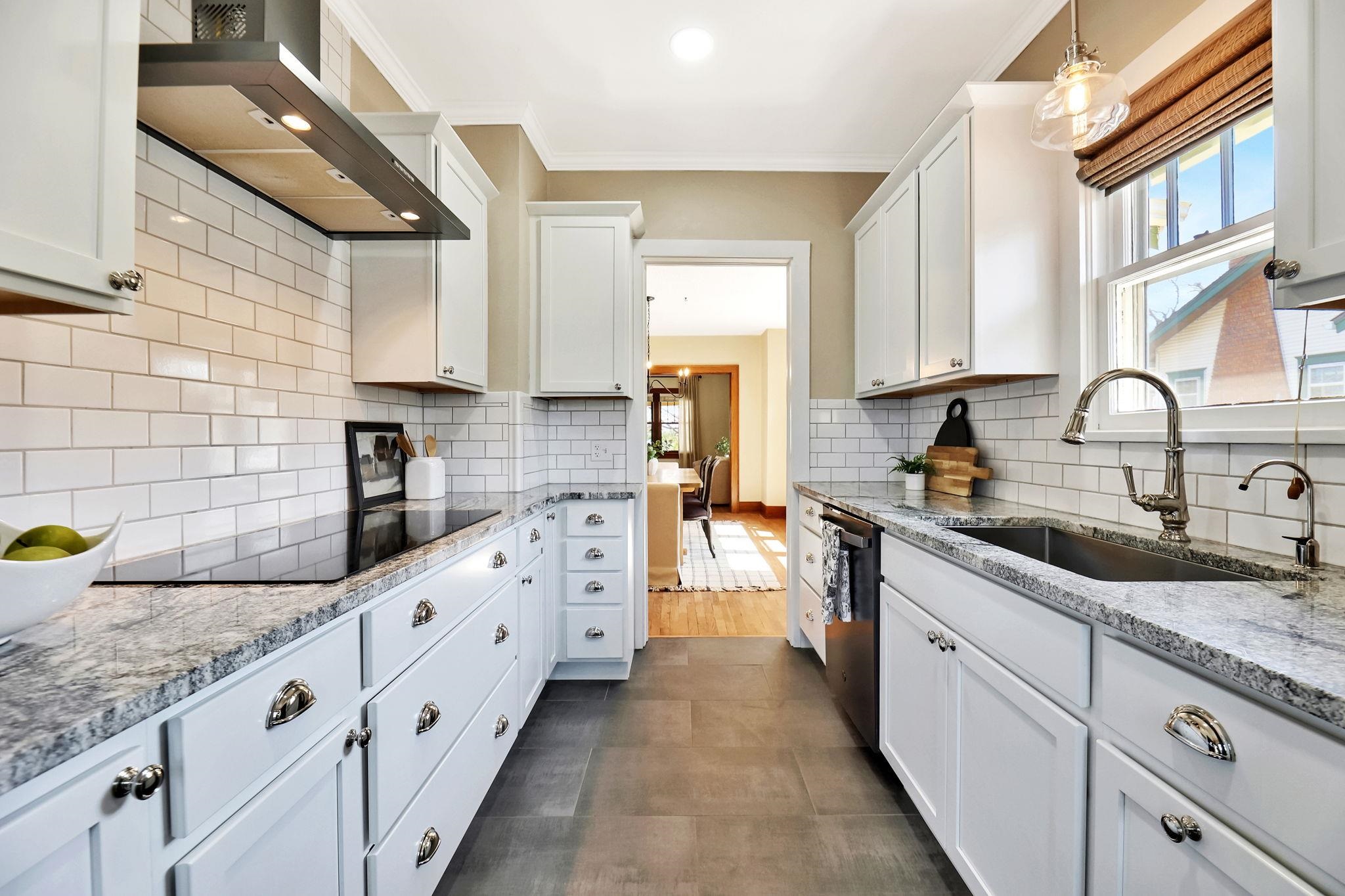 Wichita, Kansas 67203, United States, 2 Bedrooms Bedrooms, ,1 BathroomBathrooms,Residential,Pending,62352