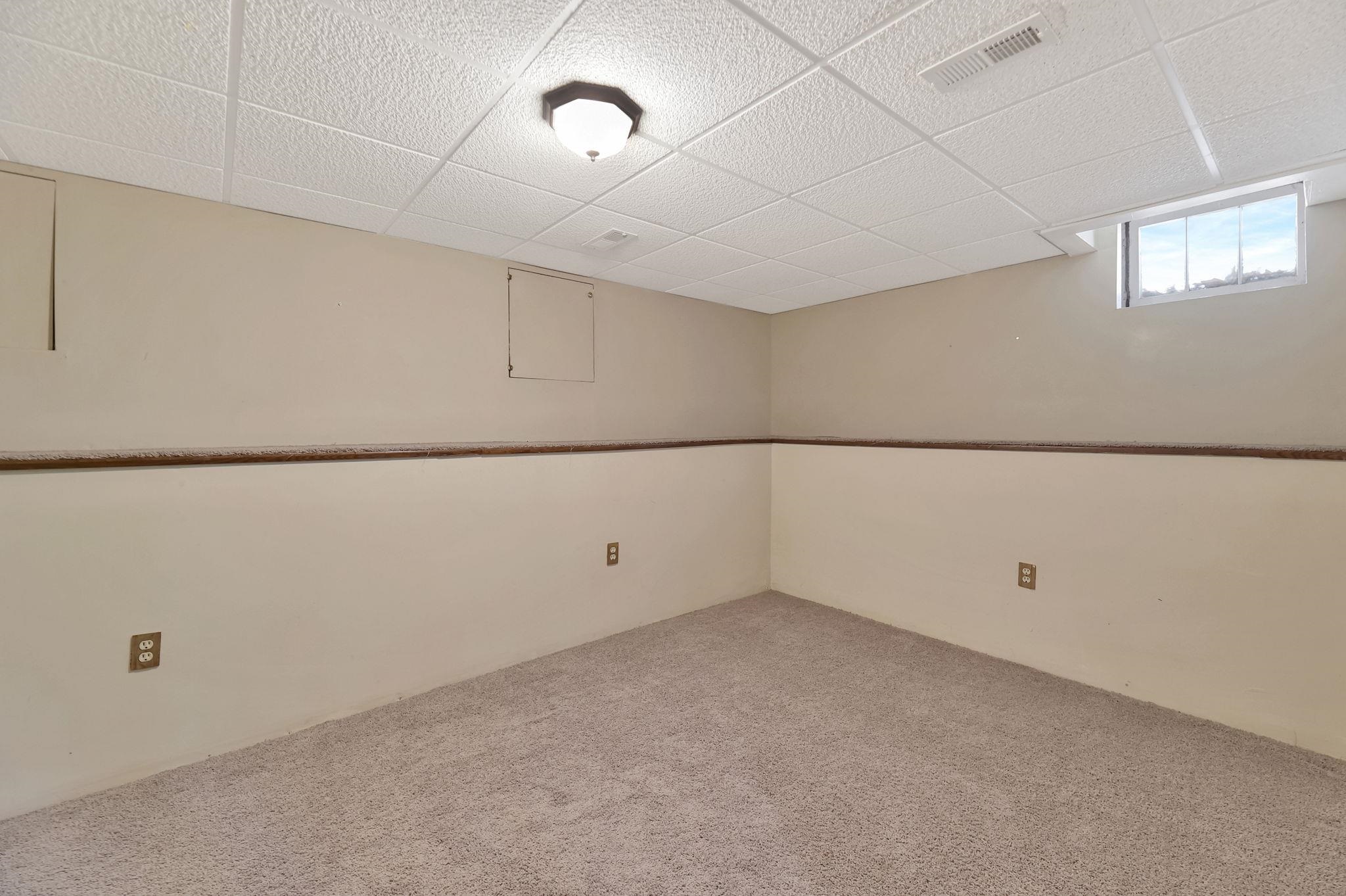 Wichita, Kansas 67203, United States, 2 Bedrooms Bedrooms, ,1 BathroomBathrooms,Residential,Pending,62352