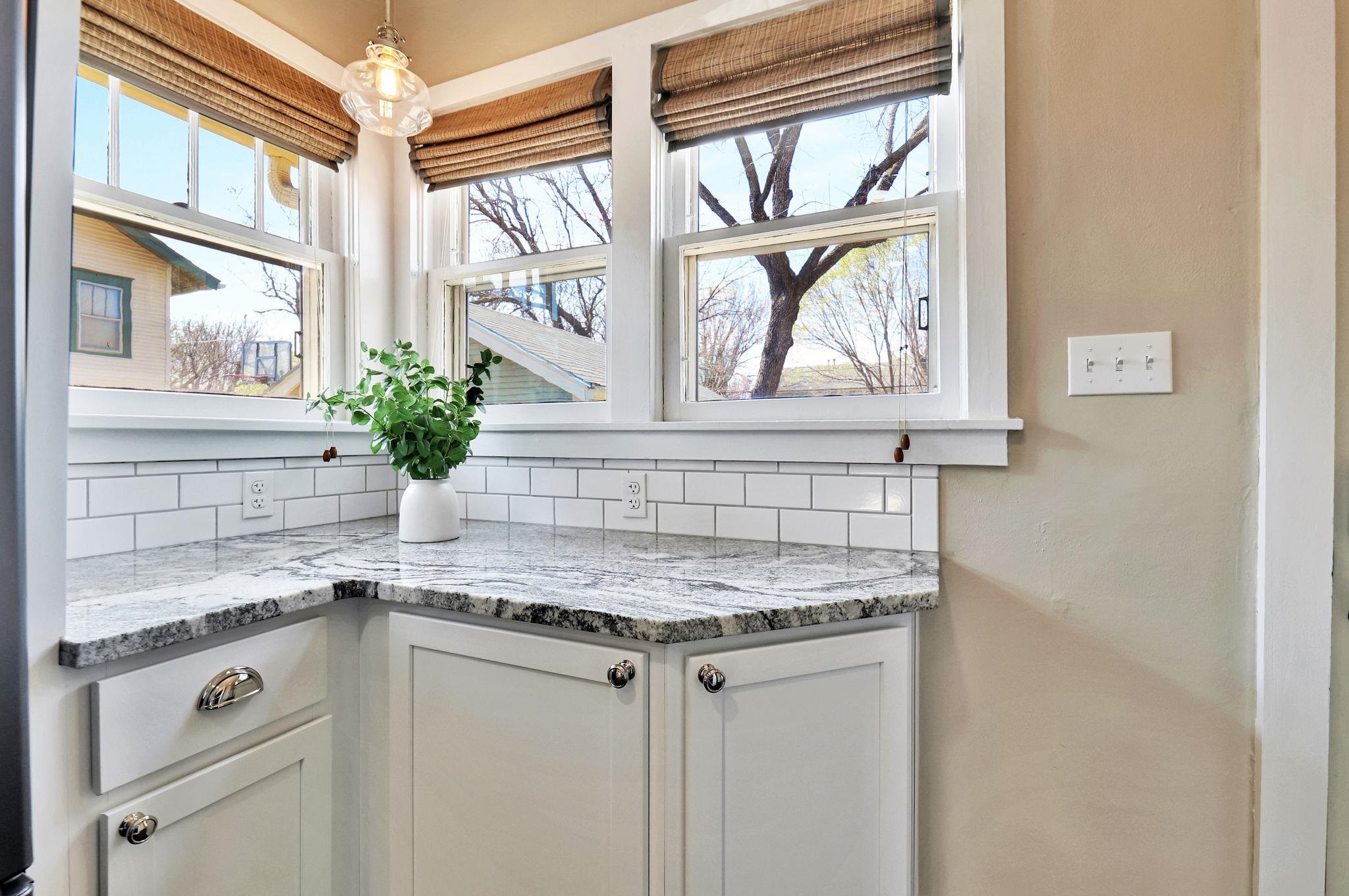 Wichita, Kansas 67203, United States, 2 Bedrooms Bedrooms, ,1 BathroomBathrooms,Residential,Pending,62352