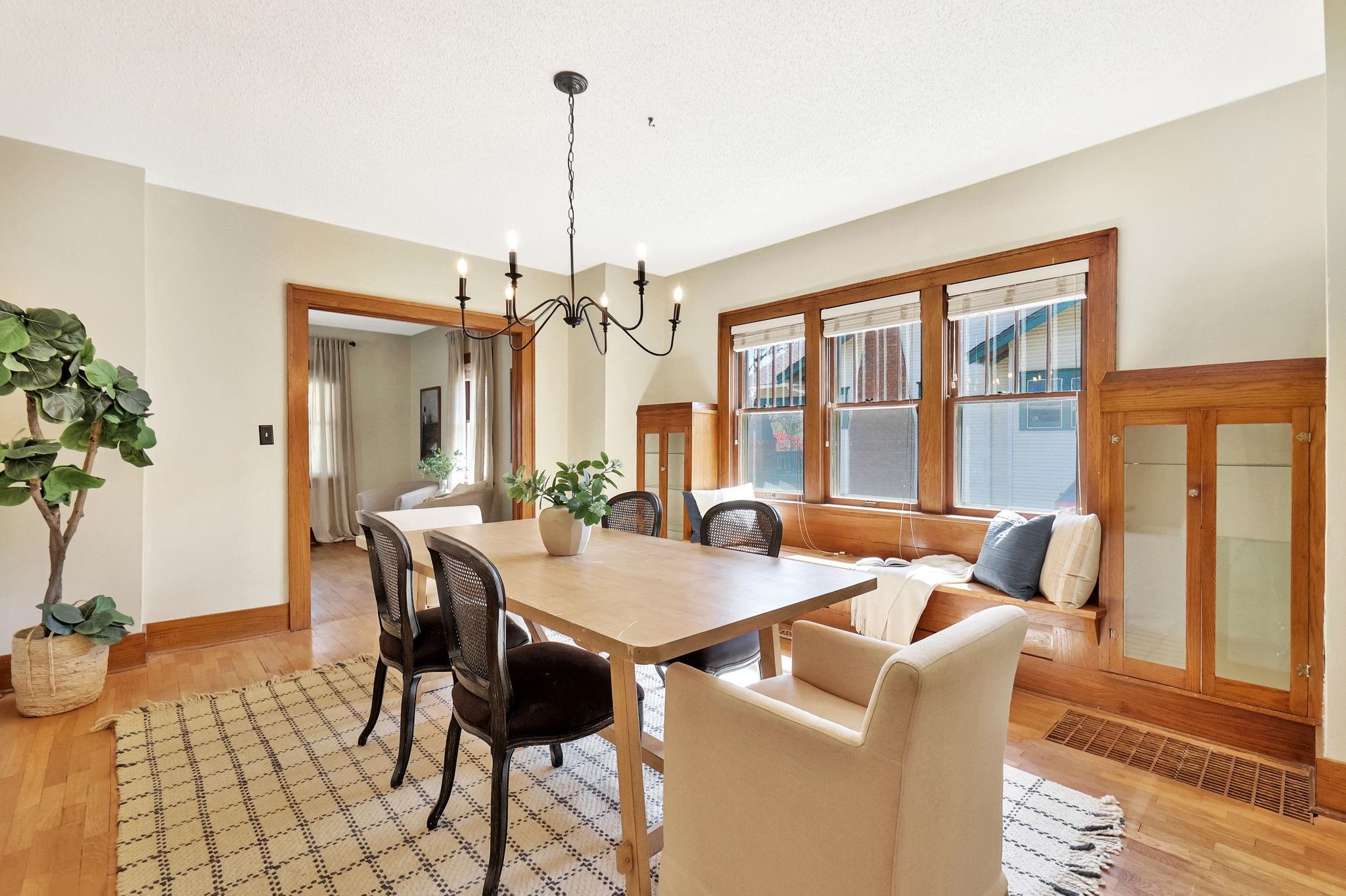 Wichita, Kansas 67203, United States, 2 Bedrooms Bedrooms, ,1 BathroomBathrooms,Residential,Pending,62352