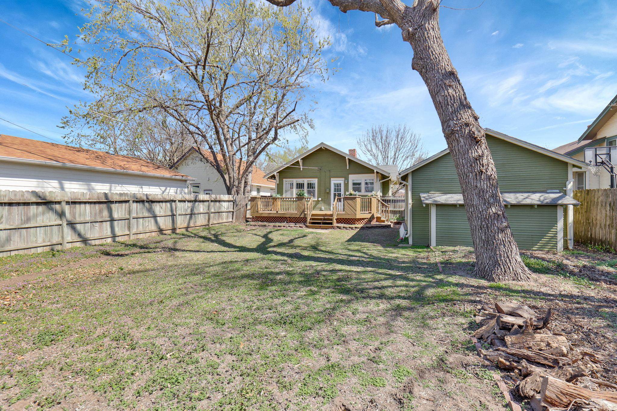 Wichita, Kansas 67203, United States, 2 Bedrooms Bedrooms, ,1 BathroomBathrooms,Residential,Pending,62352