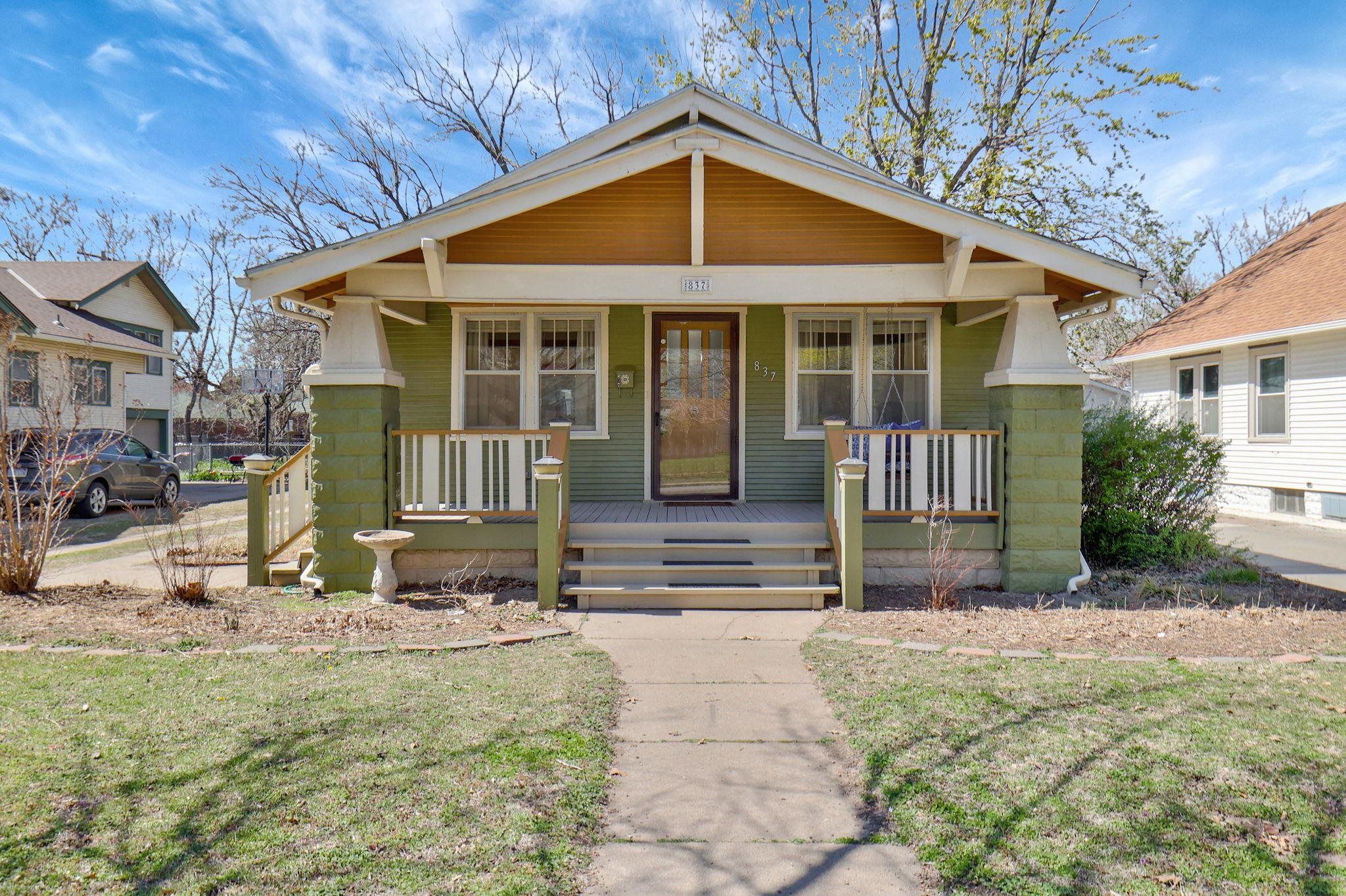 Wichita, Kansas 67203, United States, 2 Bedrooms Bedrooms, ,1 BathroomBathrooms,Residential,Pending,62352