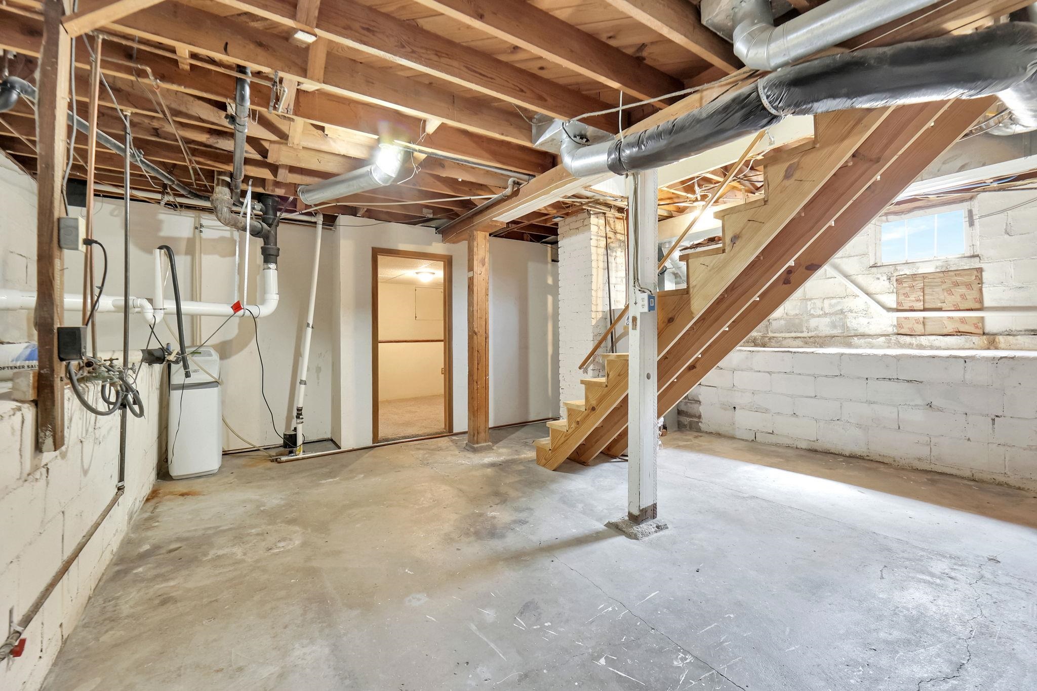 Wichita, Kansas 67203, United States, 2 Bedrooms Bedrooms, ,1 BathroomBathrooms,Residential,Pending,62352