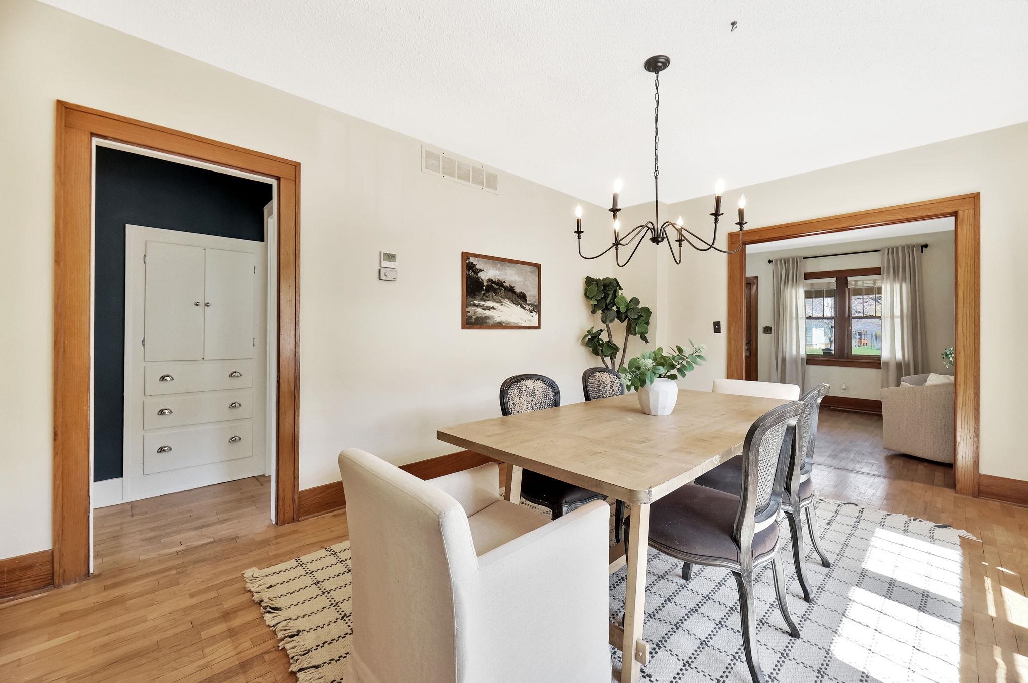 Wichita, Kansas 67203, United States, 2 Bedrooms Bedrooms, ,1 BathroomBathrooms,Residential,Pending,62352