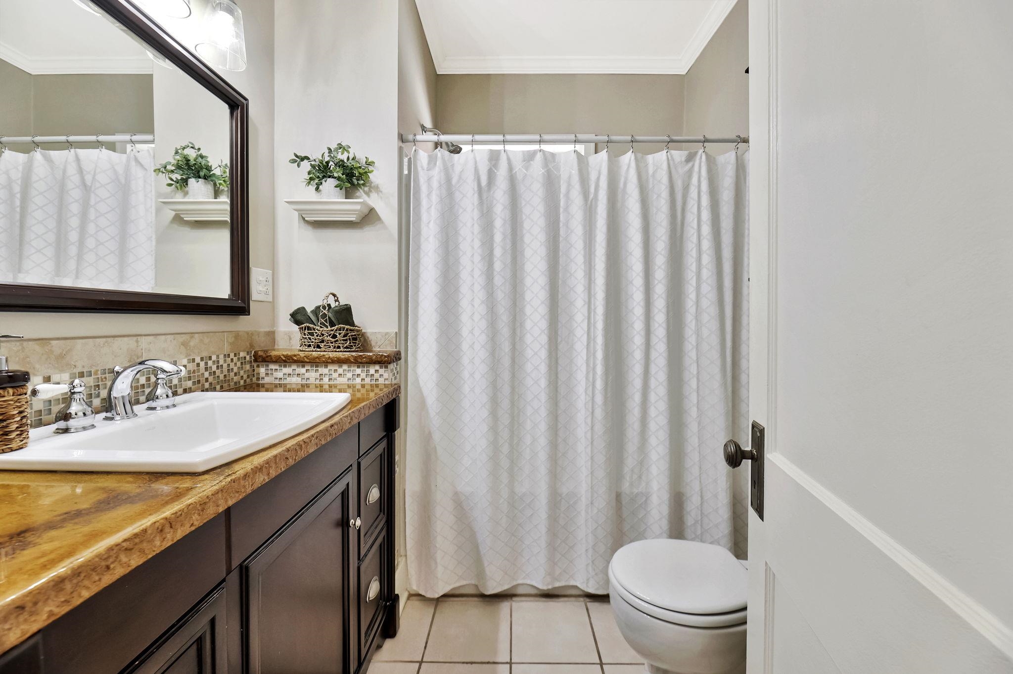 Wichita, Kansas 67203, United States, 2 Bedrooms Bedrooms, ,1 BathroomBathrooms,Residential,Pending,62352