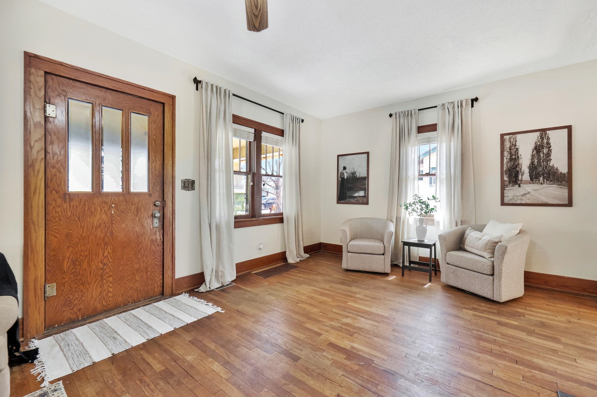 Wichita, Kansas 67203, United States, 2 Bedrooms Bedrooms, ,1 BathroomBathrooms,Residential,Pending,62352