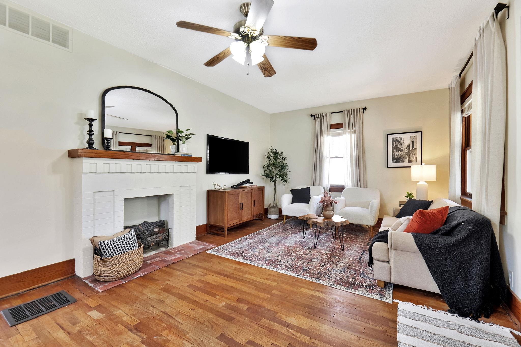 Wichita, Kansas 67203, United States, 2 Bedrooms Bedrooms, ,1 BathroomBathrooms,Residential,Pending,62352