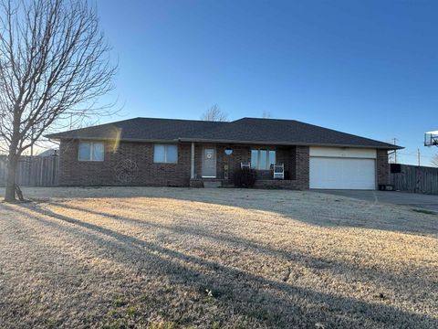 Homes For Sale - 615 Morningside St<br/> Norwich, KS 67118