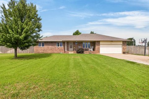 Homes For Sale - 615 Morningside St<br/> Norwich, KS 67118