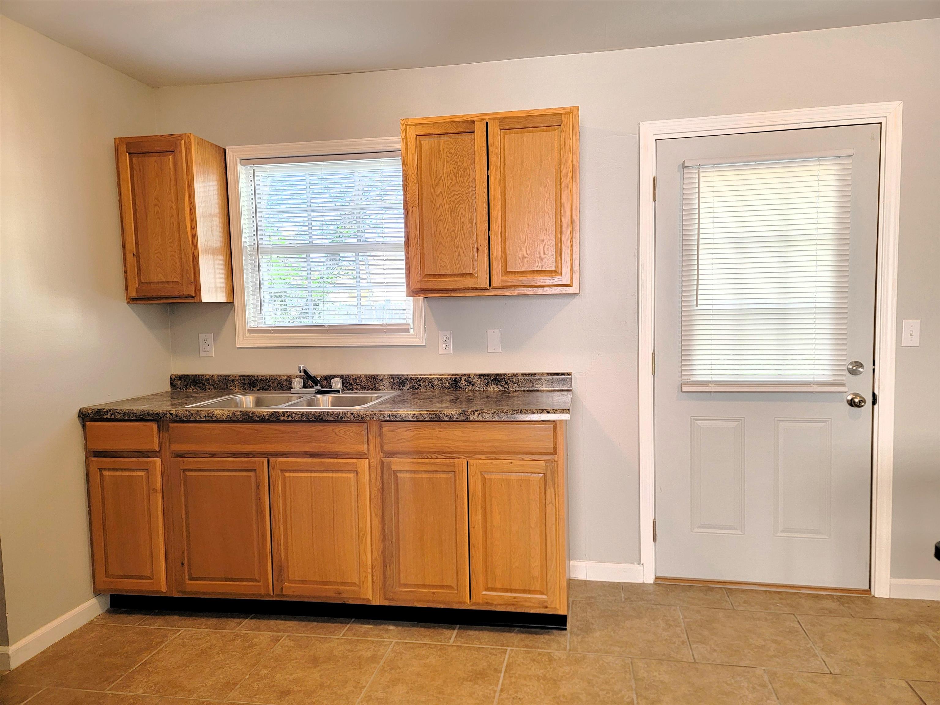 219 N Front St, Salina, Kansas image 10