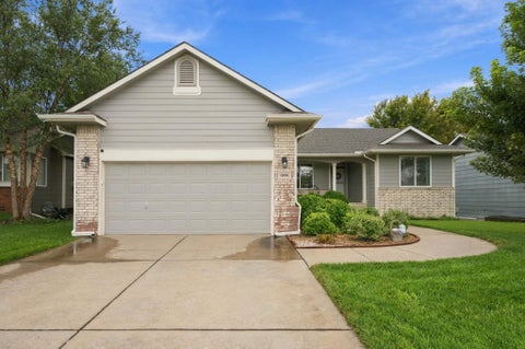 Homes For Sale - 10701 W Lamp Cir<br/> Wichita, KS 67215