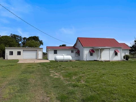 Homes For Sale - 21386 172nd Rd<br/> Cowley County, Burden, KS 67019