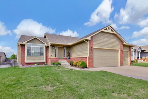3245 S Bluelake Ct, Wichita, KS MLS: 654424