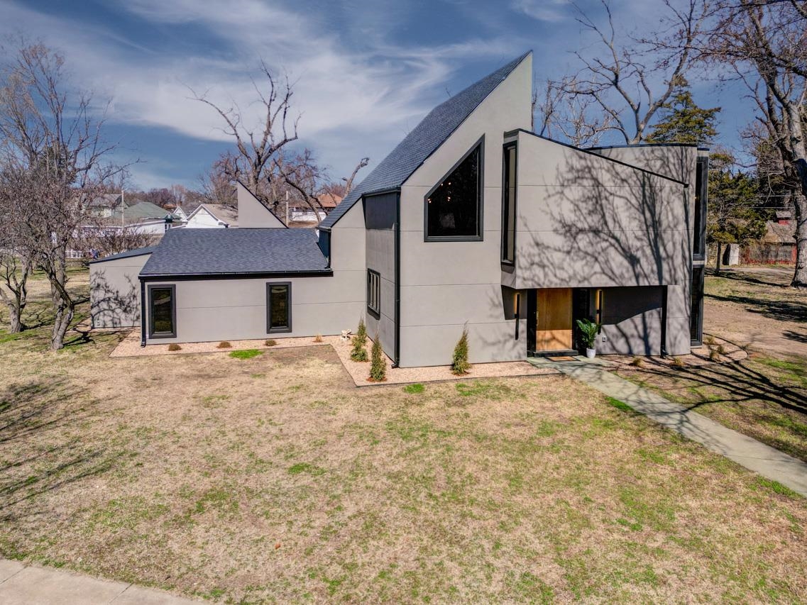 910 E 11th Ave, Winfield, Kansas image 1