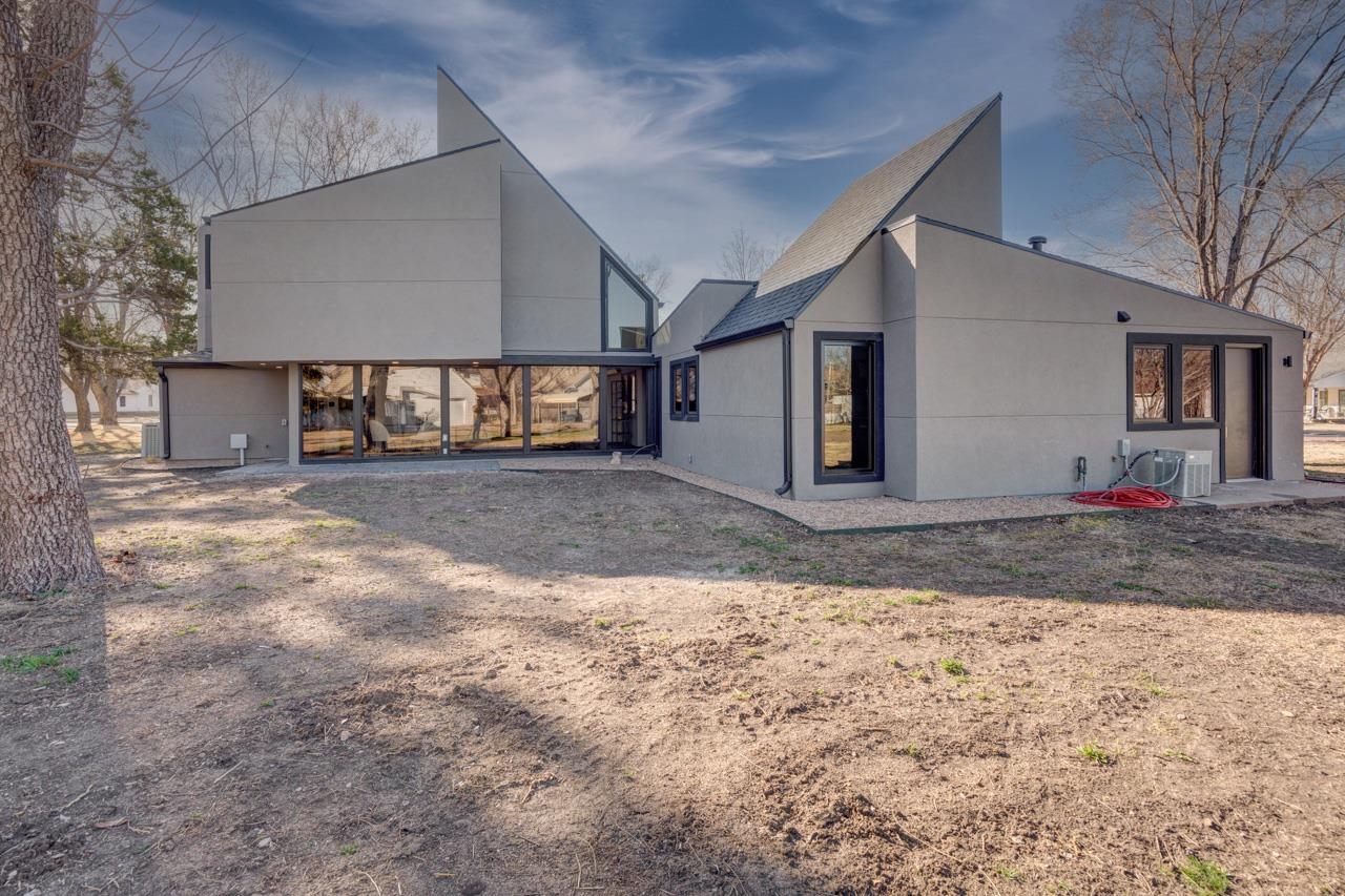 910 E 11th Ave, Winfield, Kansas image 2
