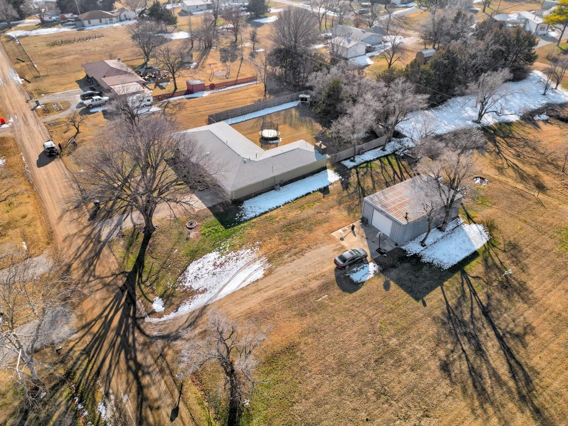 21189 Curtis Ave, Winfield, Kansas image 6