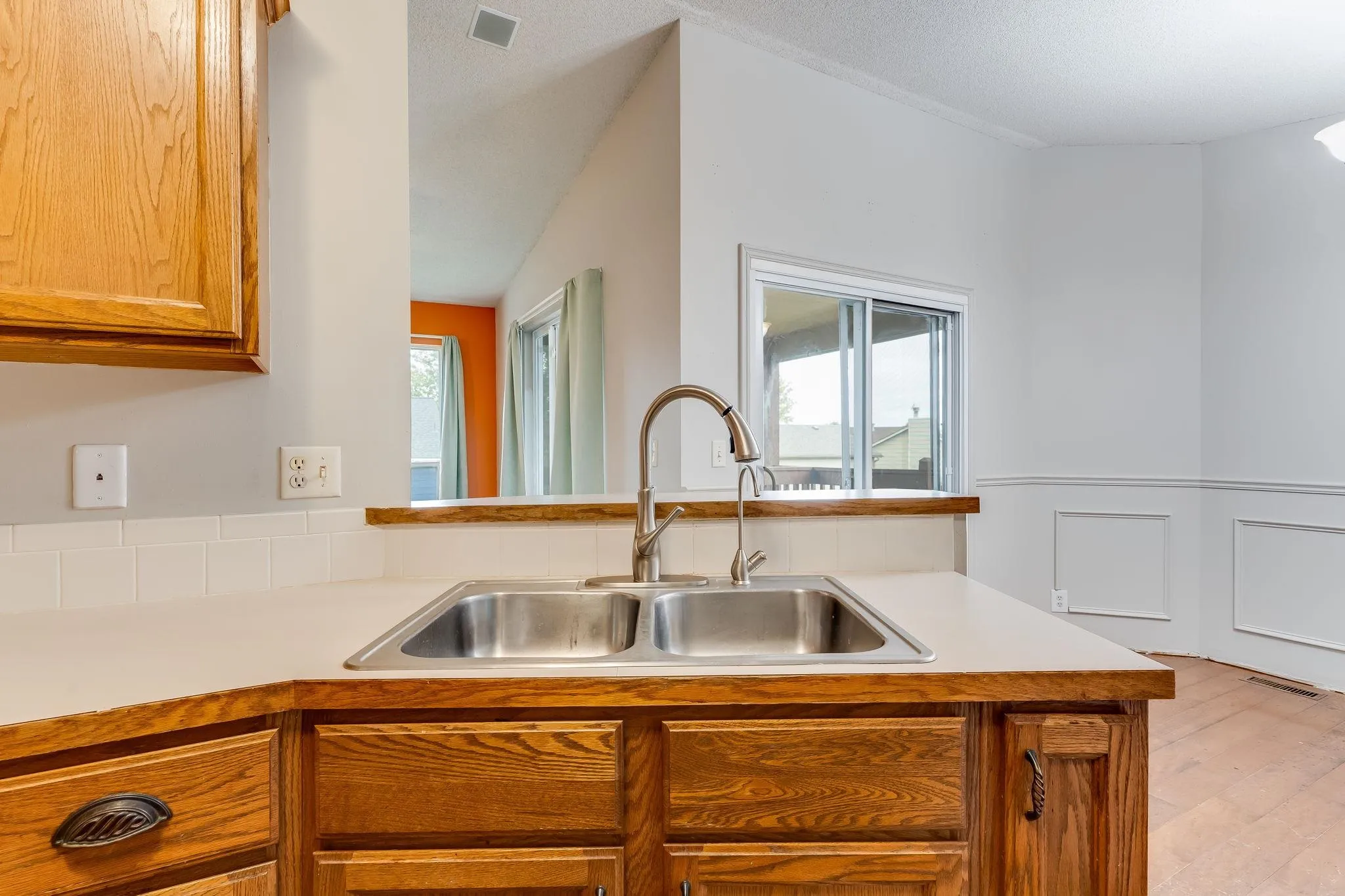 Wichita, Kansas 67209, United States, 4 Bedrooms Bedrooms, ,2 BathroomsBathrooms,Residential,Active,233934