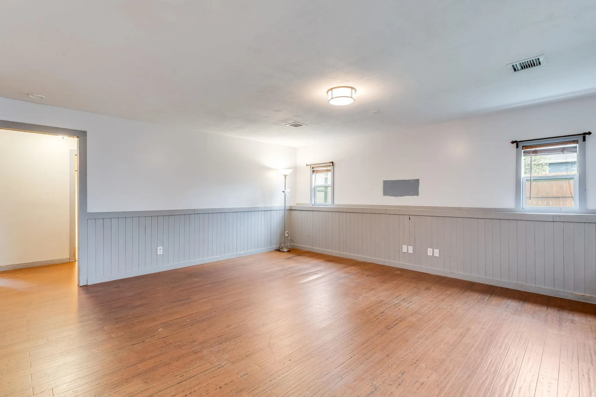 Wichita, Kansas 67209, United States, 4 Bedrooms Bedrooms, ,2 BathroomsBathrooms,Residential,Active,233934