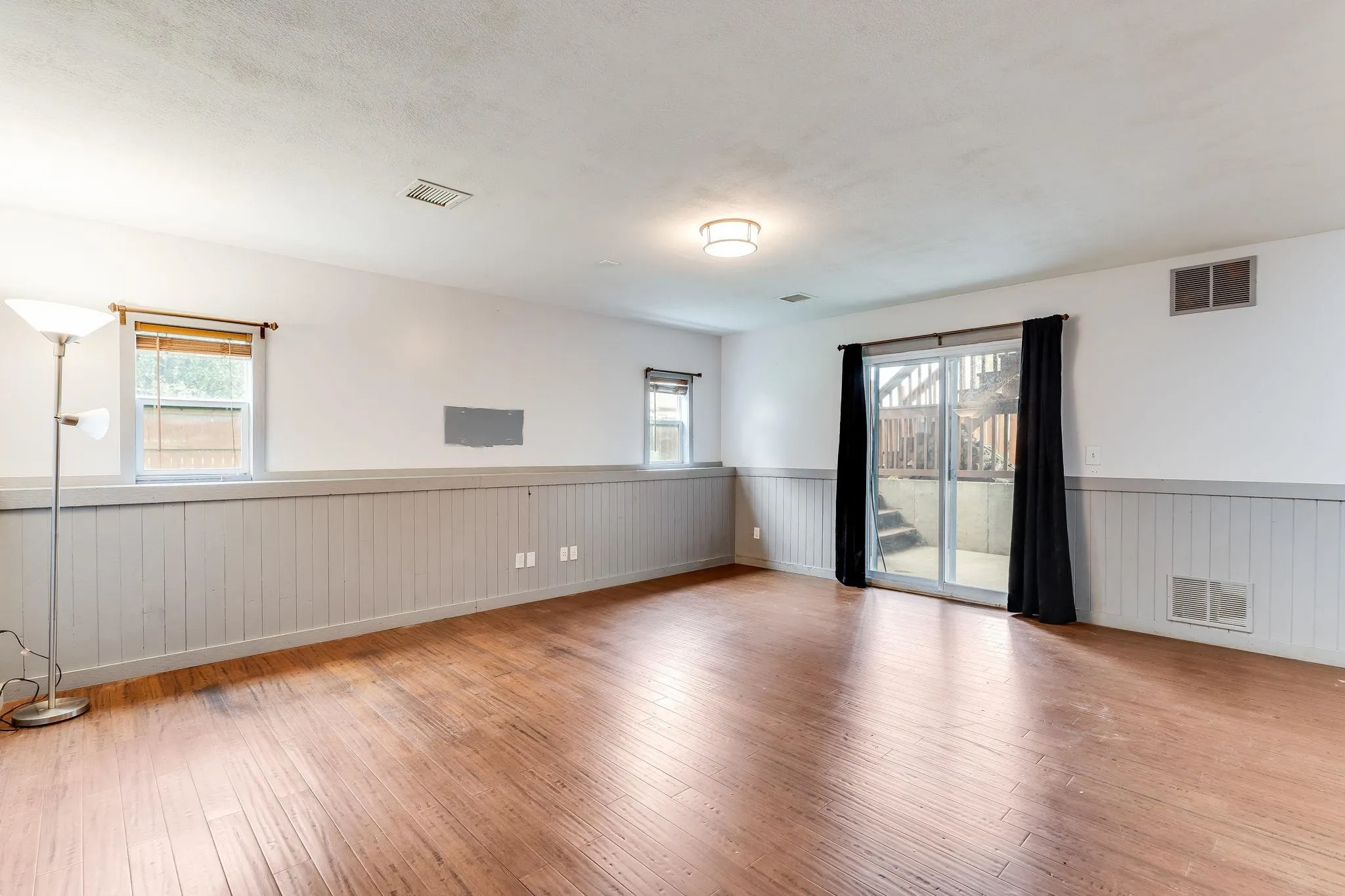 Wichita, Kansas 67209, United States, 4 Bedrooms Bedrooms, ,2 BathroomsBathrooms,Residential,Active,233934