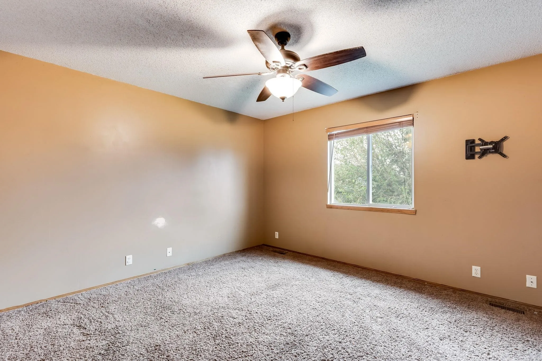 Wichita, Kansas 67209, United States, 4 Bedrooms Bedrooms, ,2 BathroomsBathrooms,Residential,Active,233934