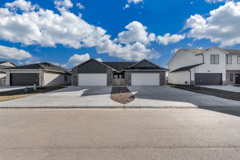 Multifamily For Sale - 3731 & 3733 W Longleaf St<br/> Sedgwick County, Wichita, KS 67205