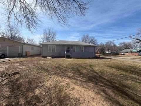 Homes For Sale - 2201 S Broadview St<br/> Wichita, KS 67218