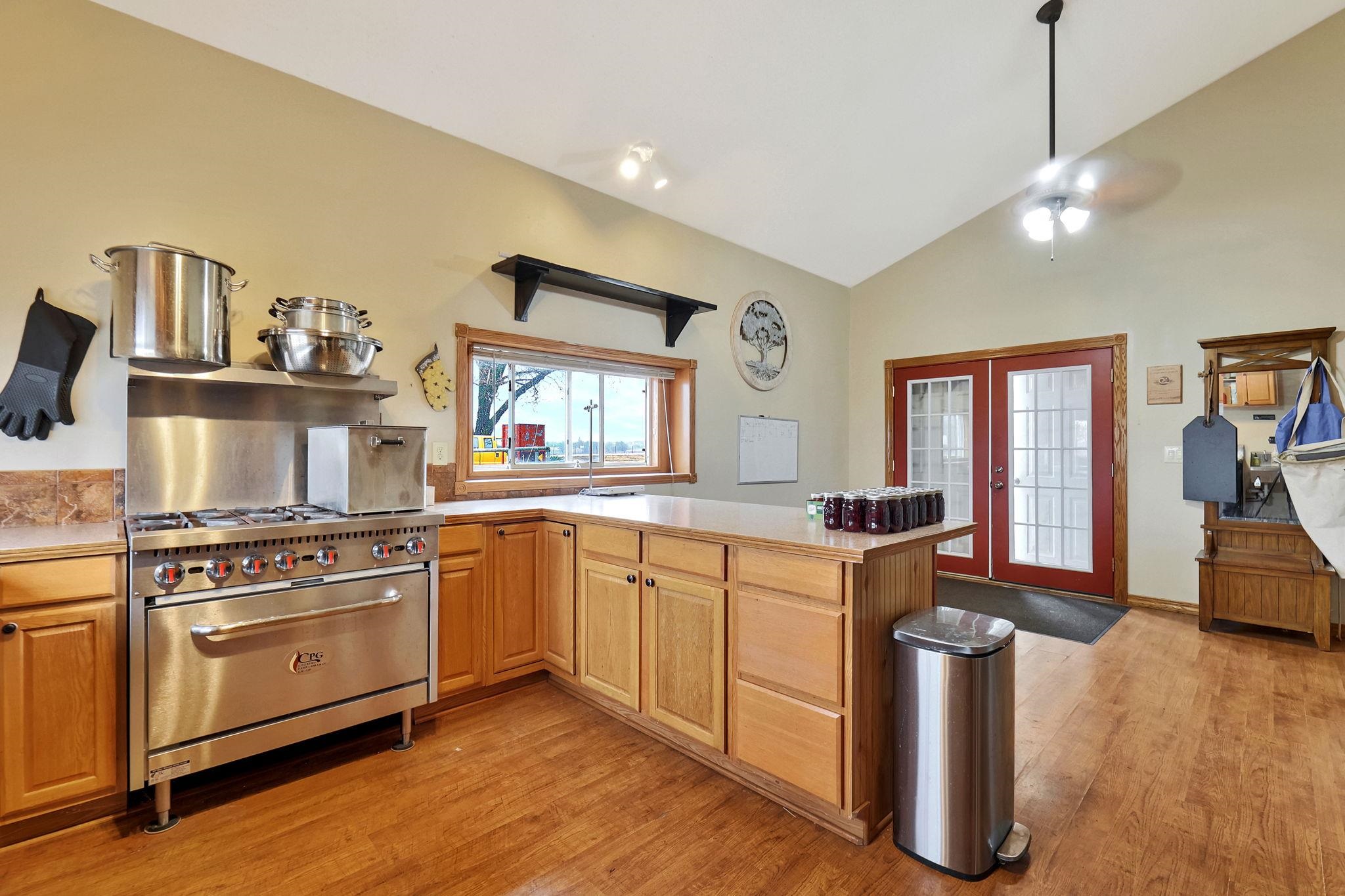 Valley Center, Kansas 67147, United States, 4 Bedrooms Bedrooms, ,3 BathroomsBathrooms,Residential,Pending,67286