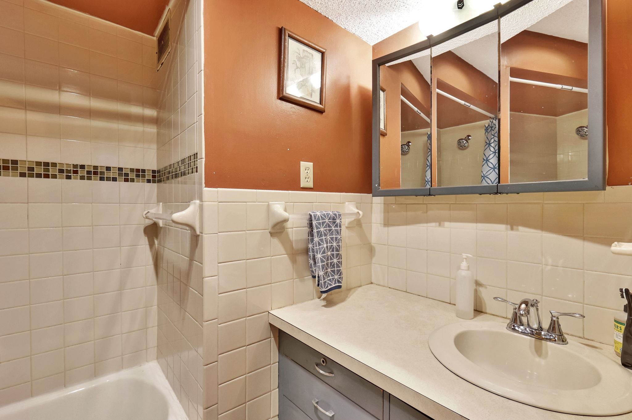 Valley Center, Kansas 67147, United States, 4 Bedrooms Bedrooms, ,3 BathroomsBathrooms,Residential,Pending,67286