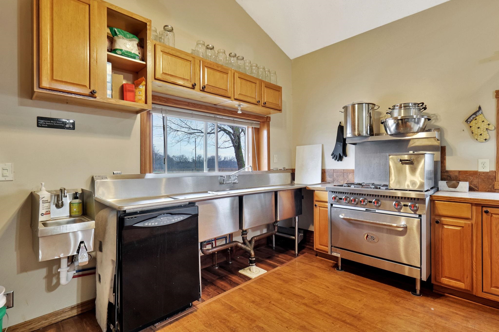 Valley Center, Kansas 67147, United States, 4 Bedrooms Bedrooms, ,3 BathroomsBathrooms,Residential,Pending,67286