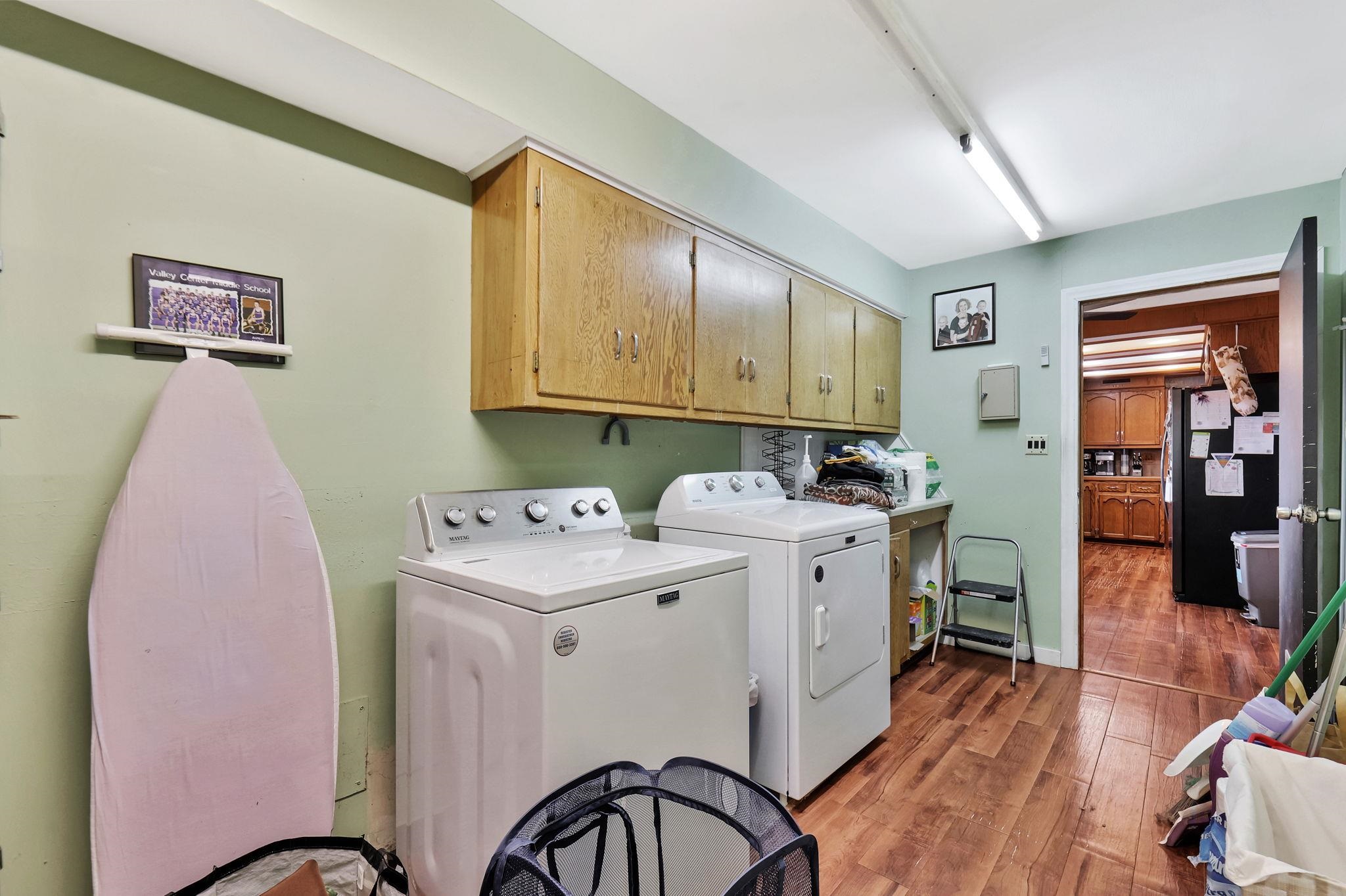 Valley Center, Kansas 67147, United States, 4 Bedrooms Bedrooms, ,3 BathroomsBathrooms,Residential,Pending,67286