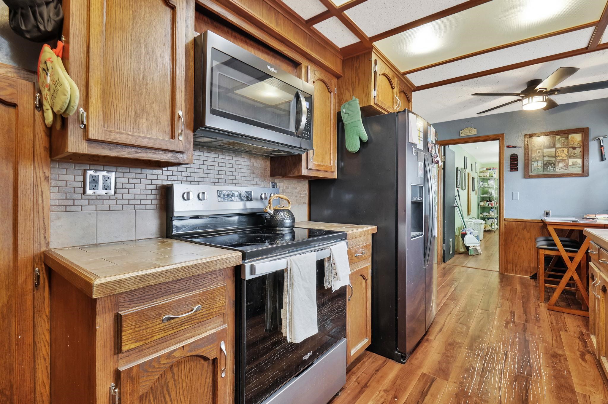 Valley Center, Kansas 67147, United States, 4 Bedrooms Bedrooms, ,3 BathroomsBathrooms,Residential,Pending,67286