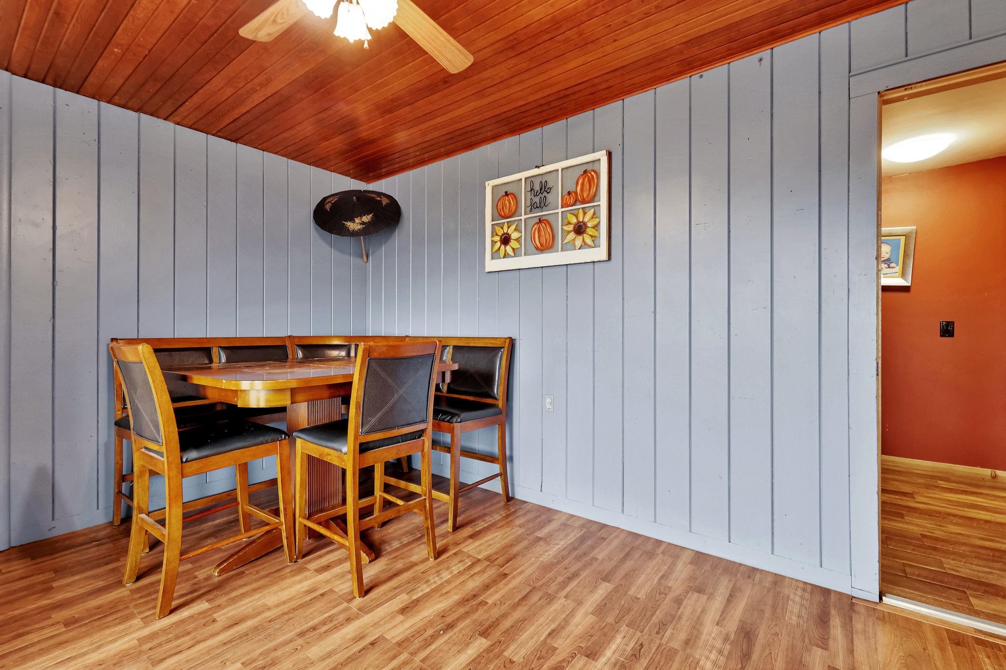 Valley Center, Kansas 67147, United States, 4 Bedrooms Bedrooms, ,3 BathroomsBathrooms,Residential,Pending,67286