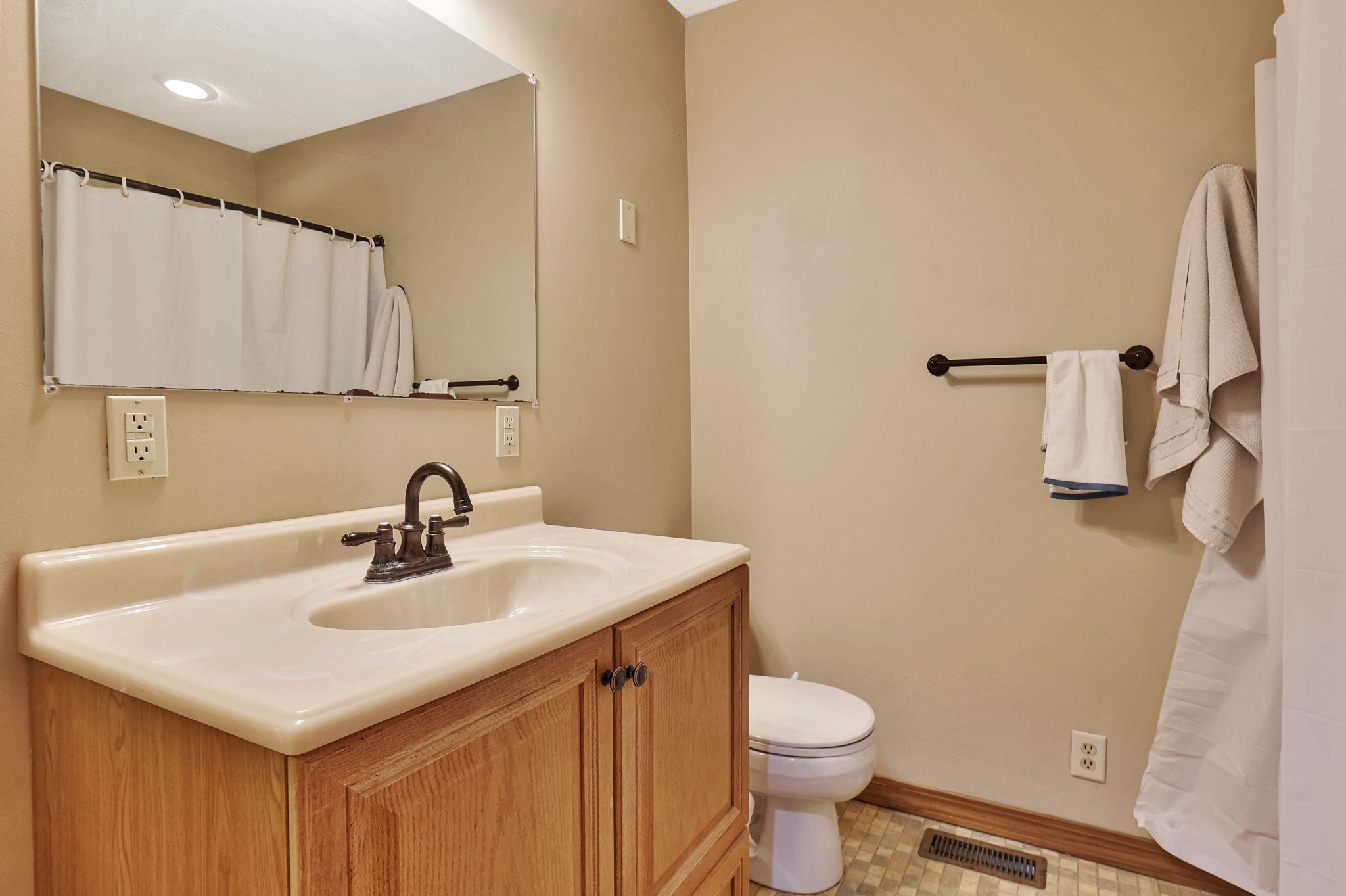 Valley Center, Kansas 67147, United States, 4 Bedrooms Bedrooms, ,3 BathroomsBathrooms,Residential,Pending,67286