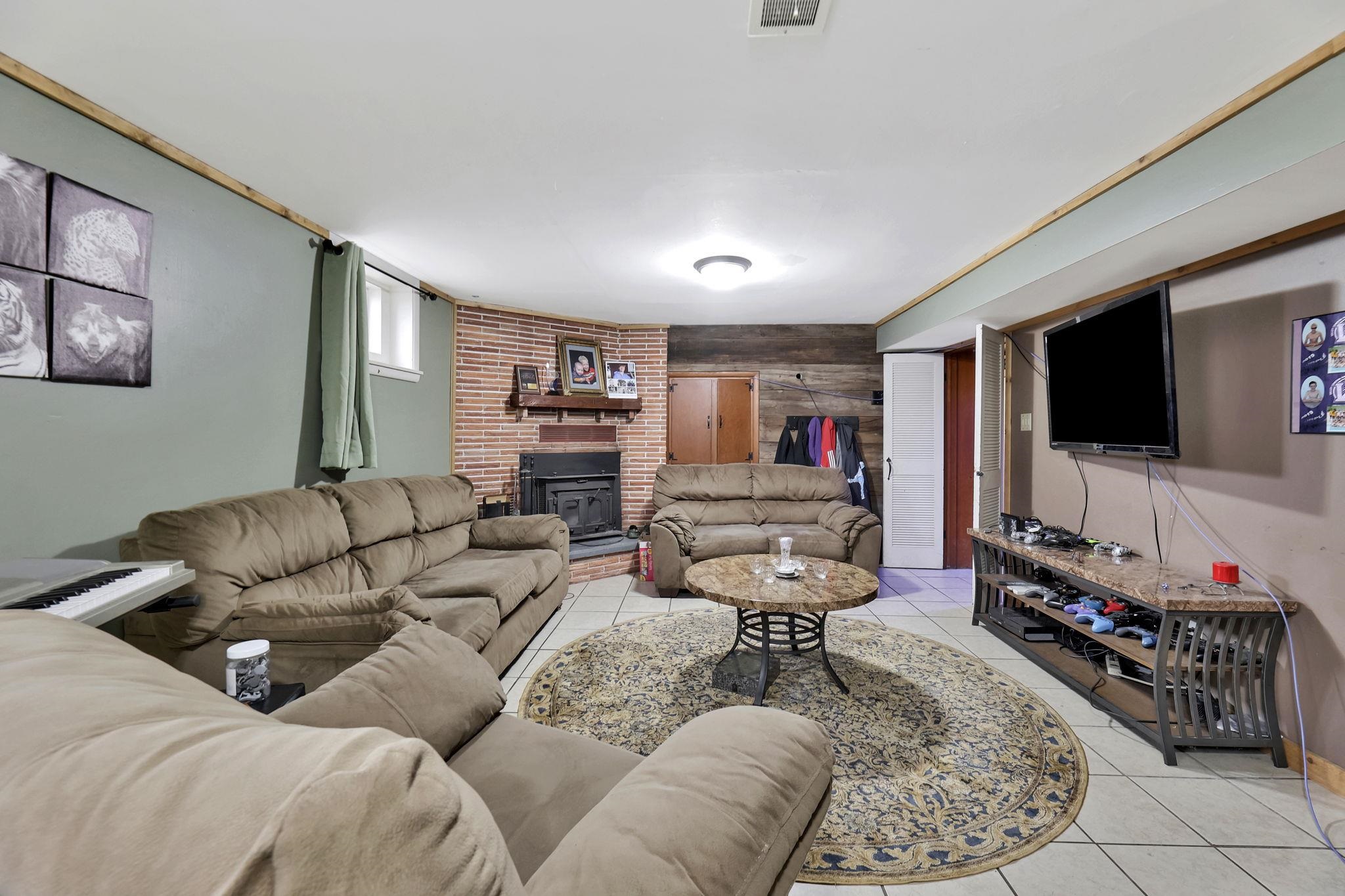 Valley Center, Kansas 67147, United States, 4 Bedrooms Bedrooms, ,3 BathroomsBathrooms,Residential,Pending,67286