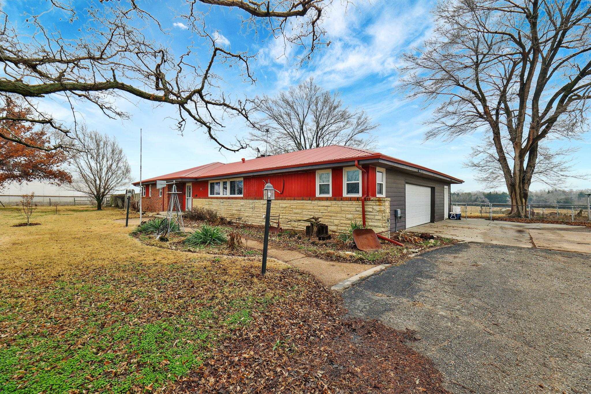 Valley Center, Kansas 67147, United States, 4 Bedrooms Bedrooms, ,3 BathroomsBathrooms,Residential,Pending,67286