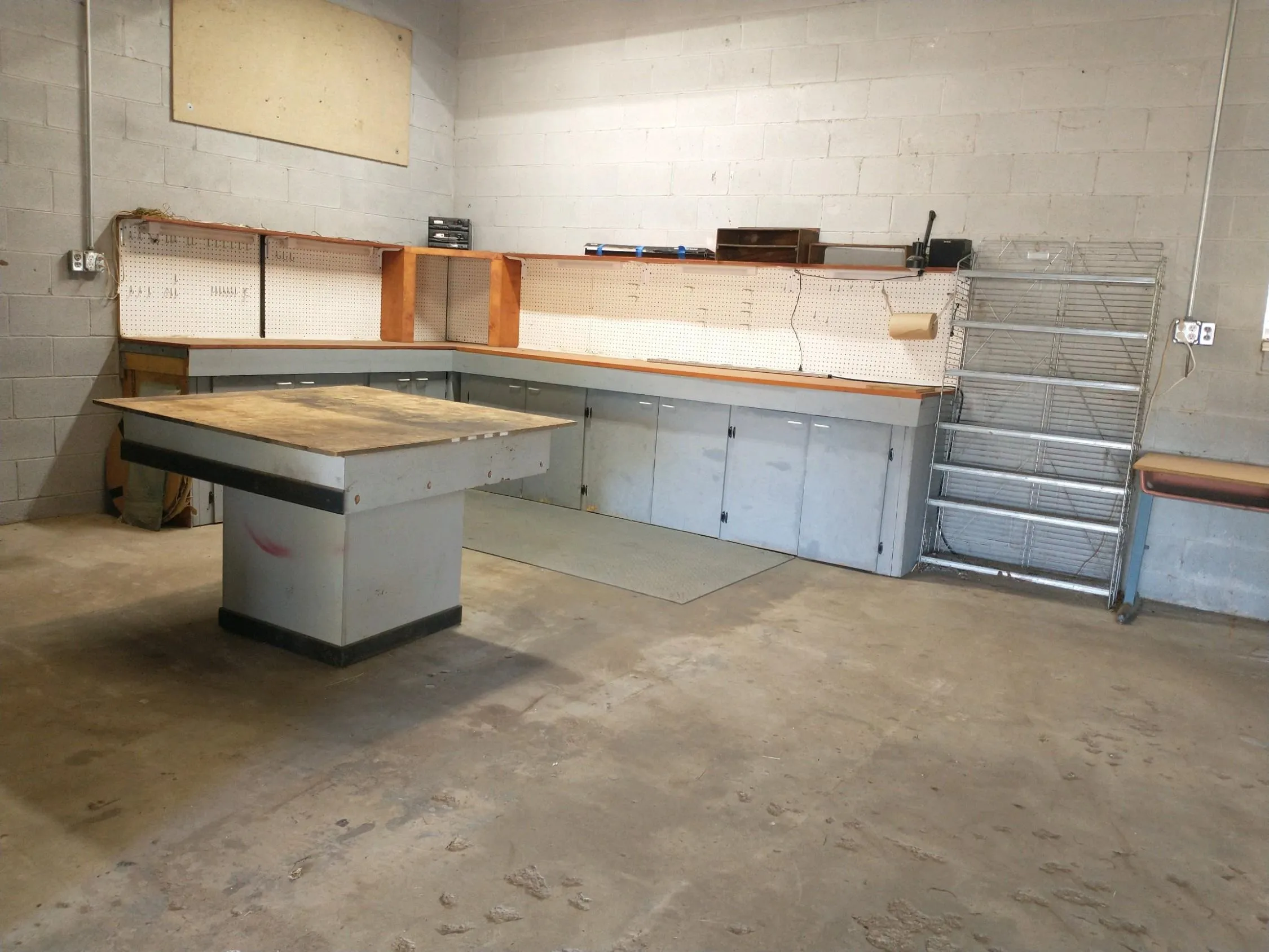 Cheney, Kansas 67025, United States, 5 Bedrooms Bedrooms, ,3 BathroomsBathrooms,Residential,Pending,37848