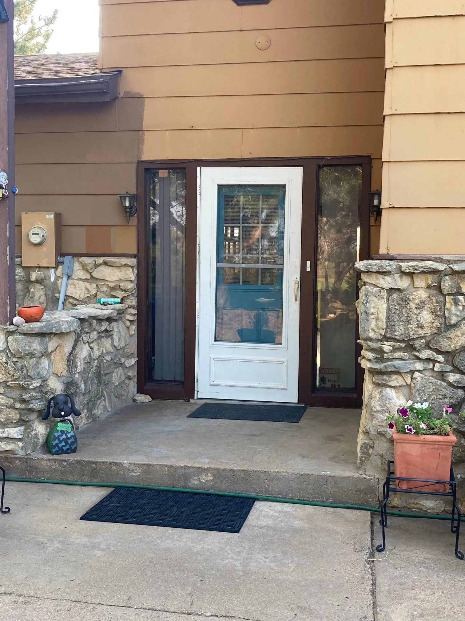 Cheney, Kansas 67025, United States, 5 Bedrooms Bedrooms, ,3 BathroomsBathrooms,Residential,Pending,37848