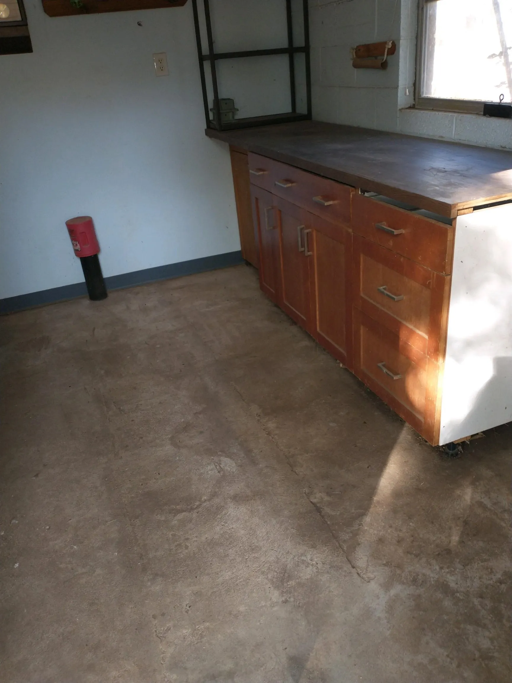 Cheney, Kansas 67025, United States, 5 Bedrooms Bedrooms, ,3 BathroomsBathrooms,Residential,Pending,37848