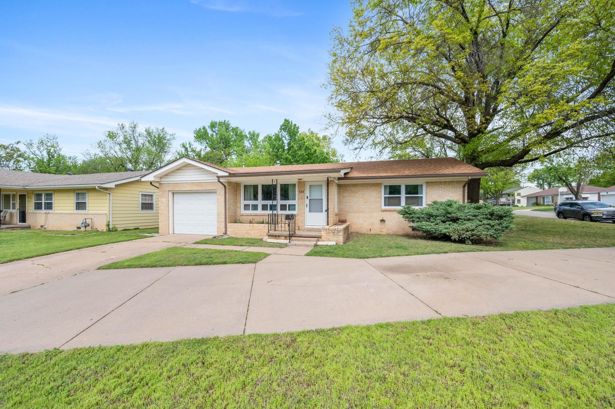 124 E Kelly Ave, Augusta, Kansas image 3