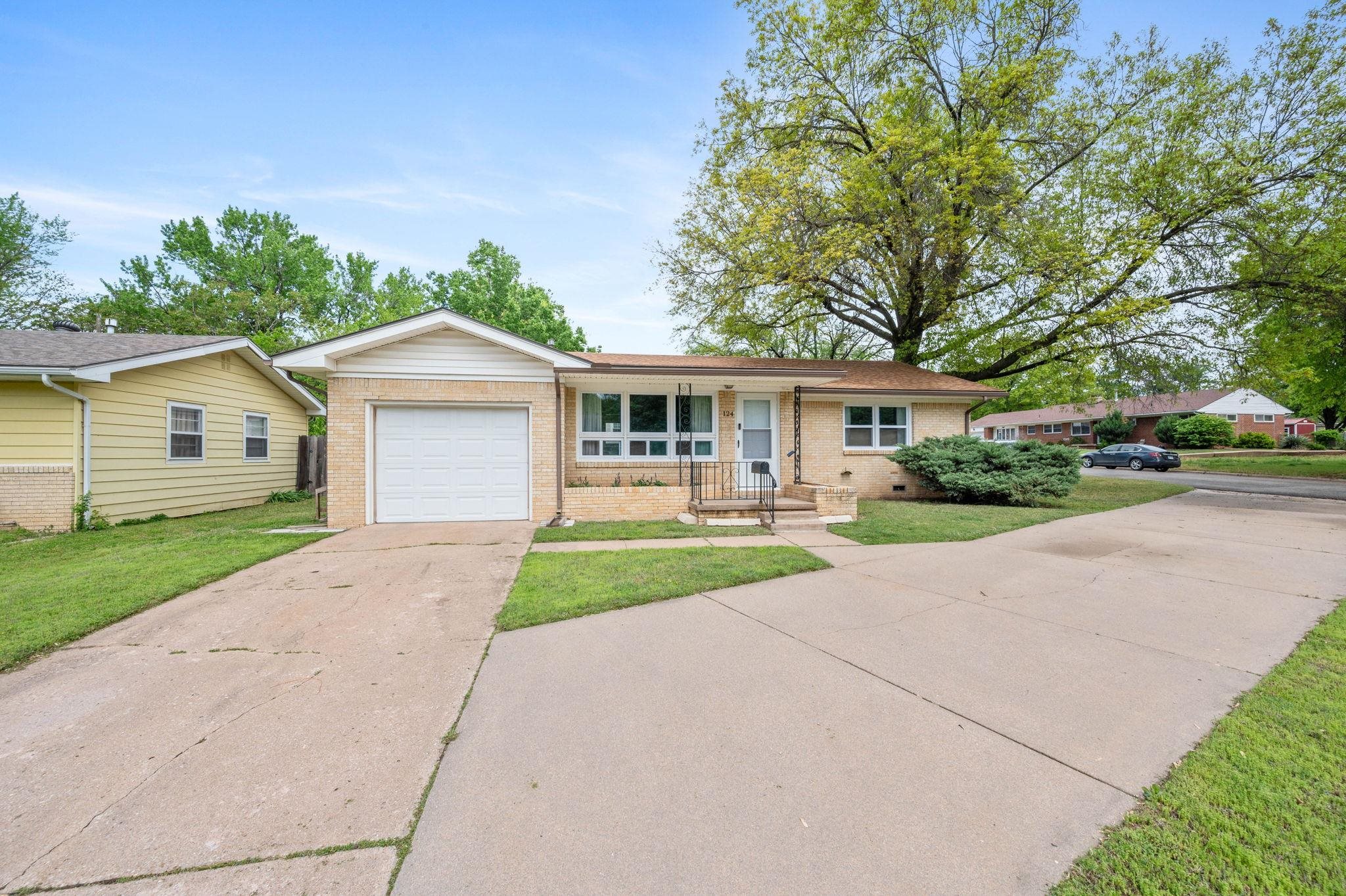 124 E Kelly Ave, Augusta, Kansas image 1