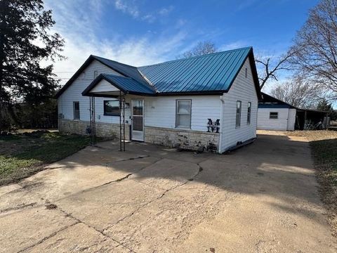 Homes For Sale - 456 S Rothsay Ave<br/> Ottawa County, Minneapolis, KS 67467