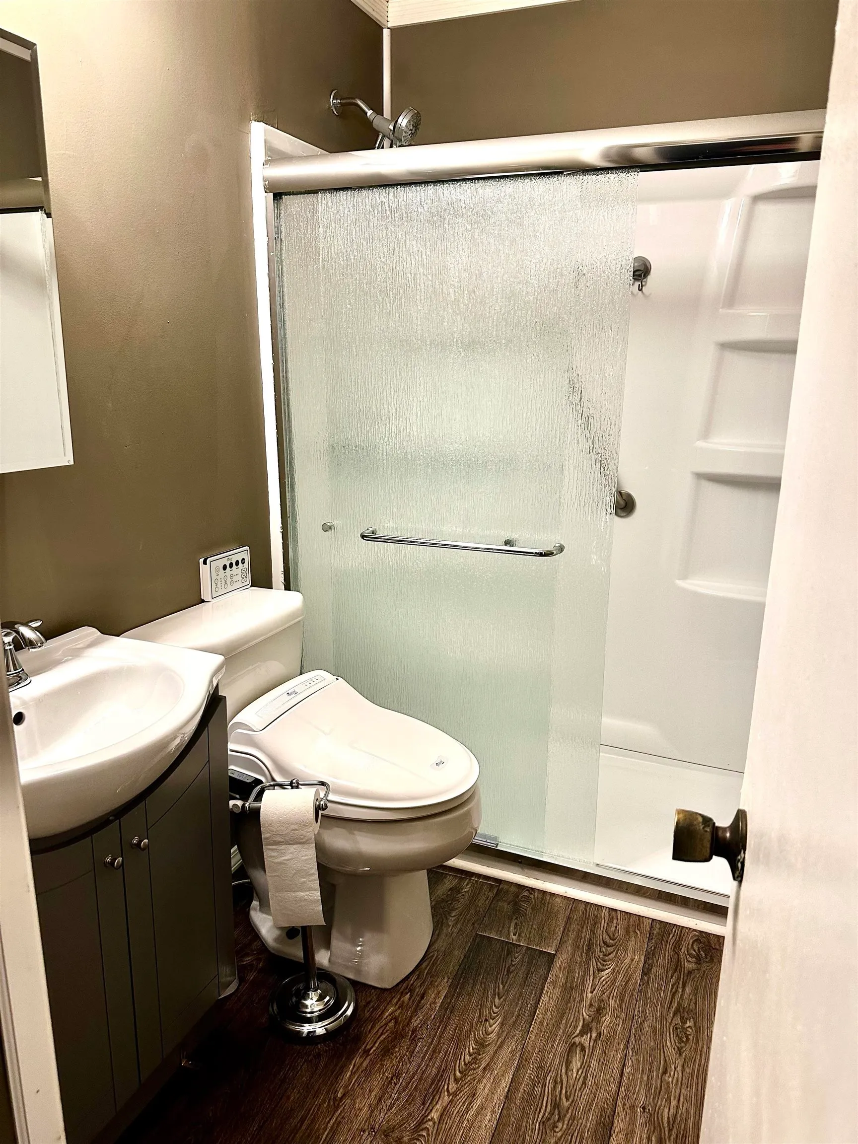Wichita, Kansas 67217, United States, 2 Bedrooms Bedrooms, ,1 BathroomBathrooms,Residential,Pending,42099