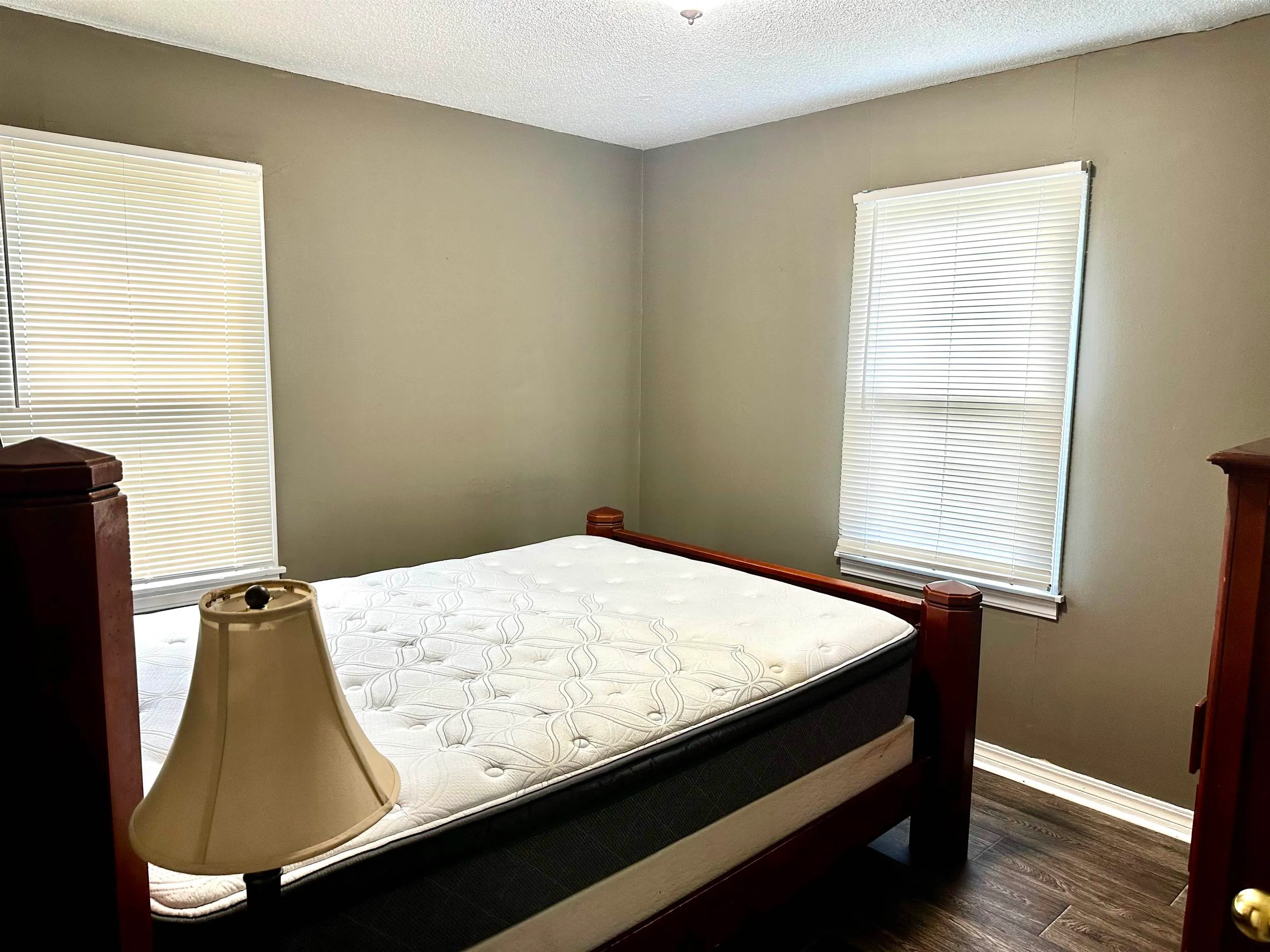 Wichita, Kansas 67217, United States, 2 Bedrooms Bedrooms, ,1 BathroomBathrooms,Residential,Pending,42099