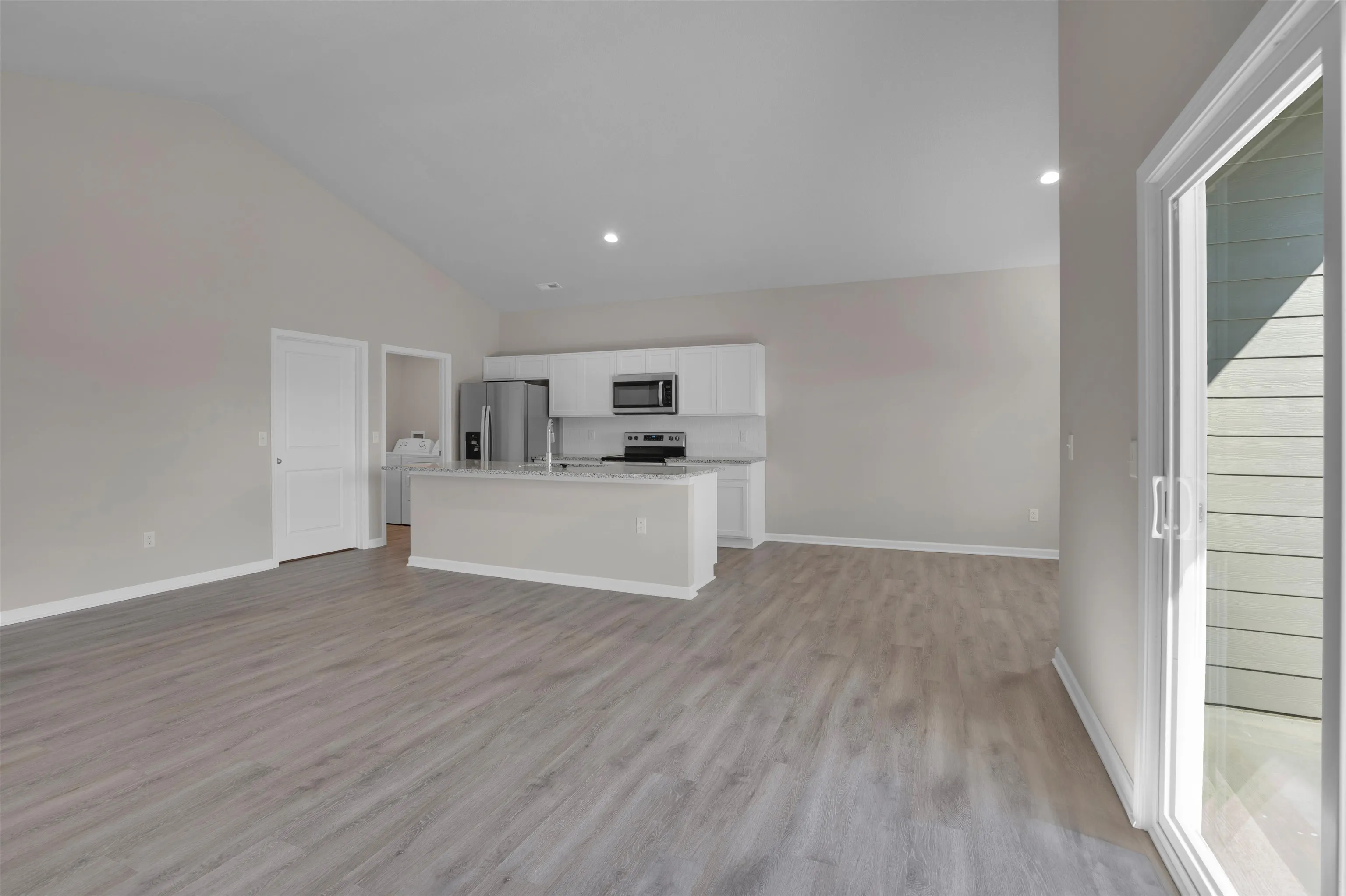 McPherson, Kansas 67460, United States, 3 Bedrooms Bedrooms, ,2 BathroomsBathrooms,Residential,Pending,47191