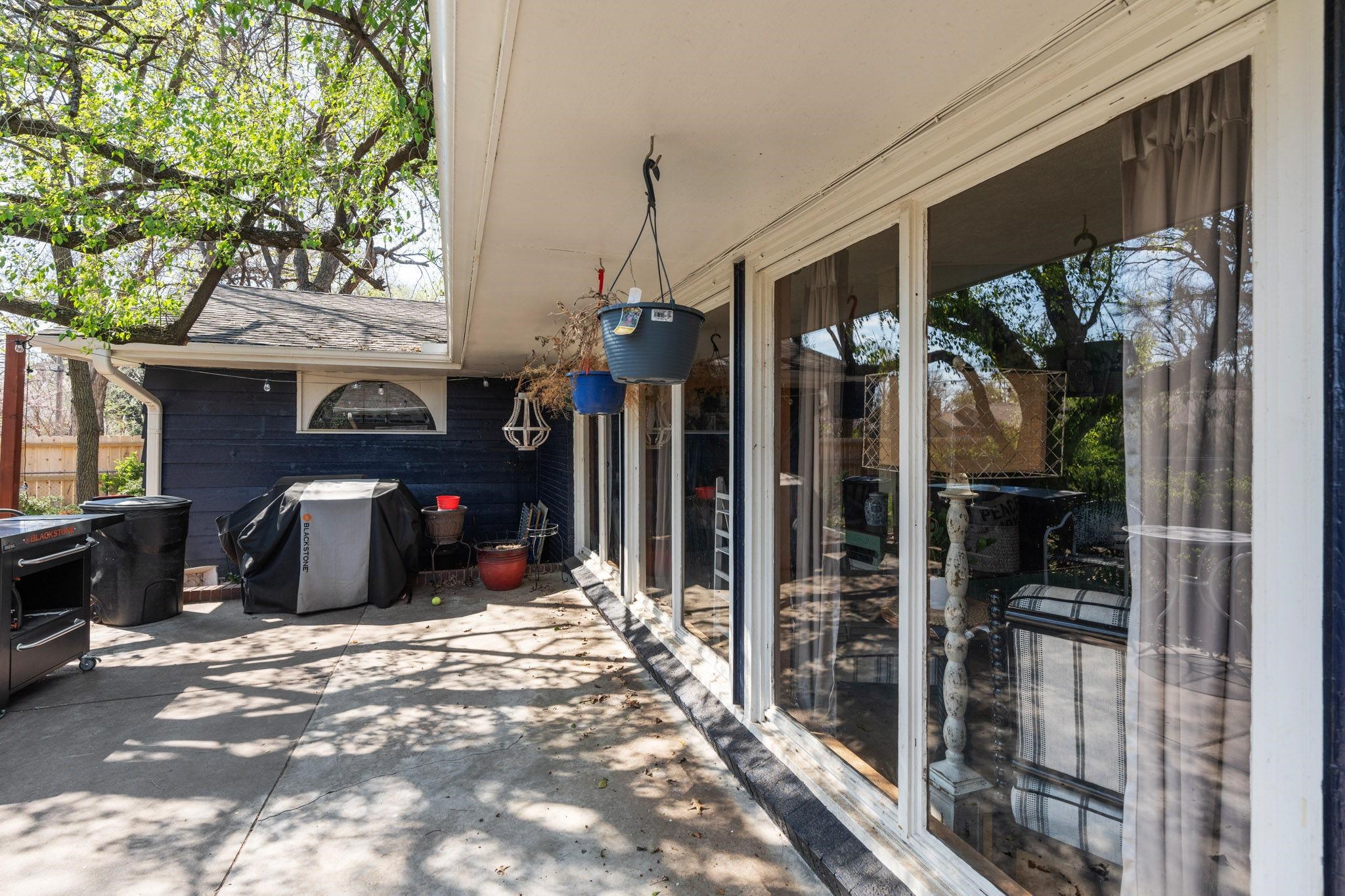 Wichita, Kansas 67208, United States, 3 Bedrooms Bedrooms, ,2 BathroomsBathrooms,Residential,Pending,62444