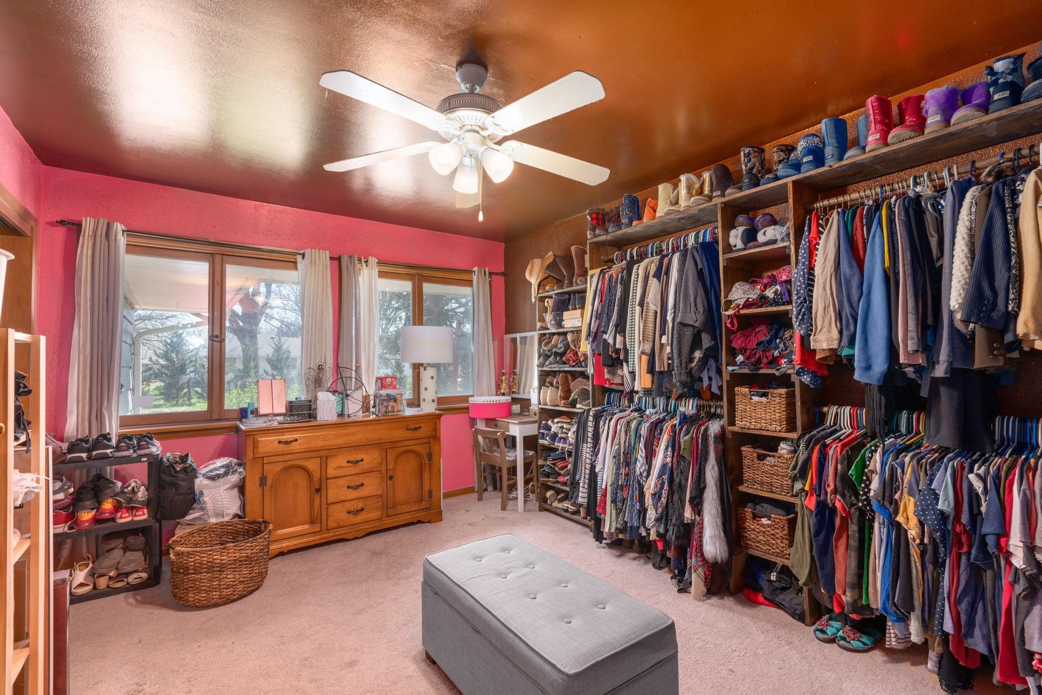 Wichita, Kansas 67208, United States, 3 Bedrooms Bedrooms, ,2 BathroomsBathrooms,Residential,Pending,62444