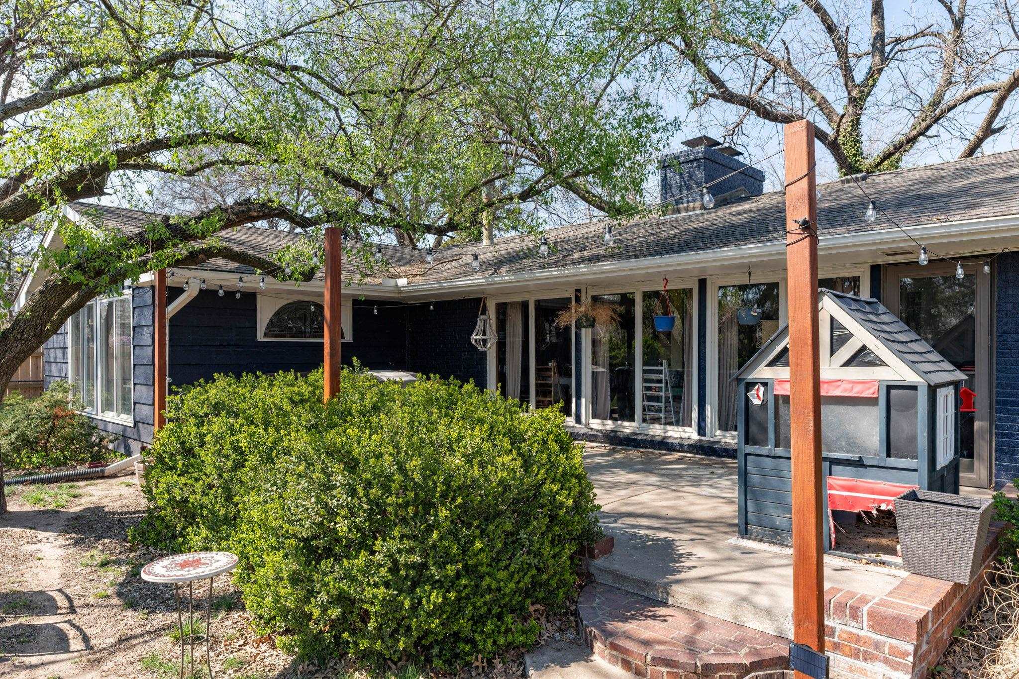 Wichita, Kansas 67208, United States, 3 Bedrooms Bedrooms, ,2 BathroomsBathrooms,Residential,Pending,62444