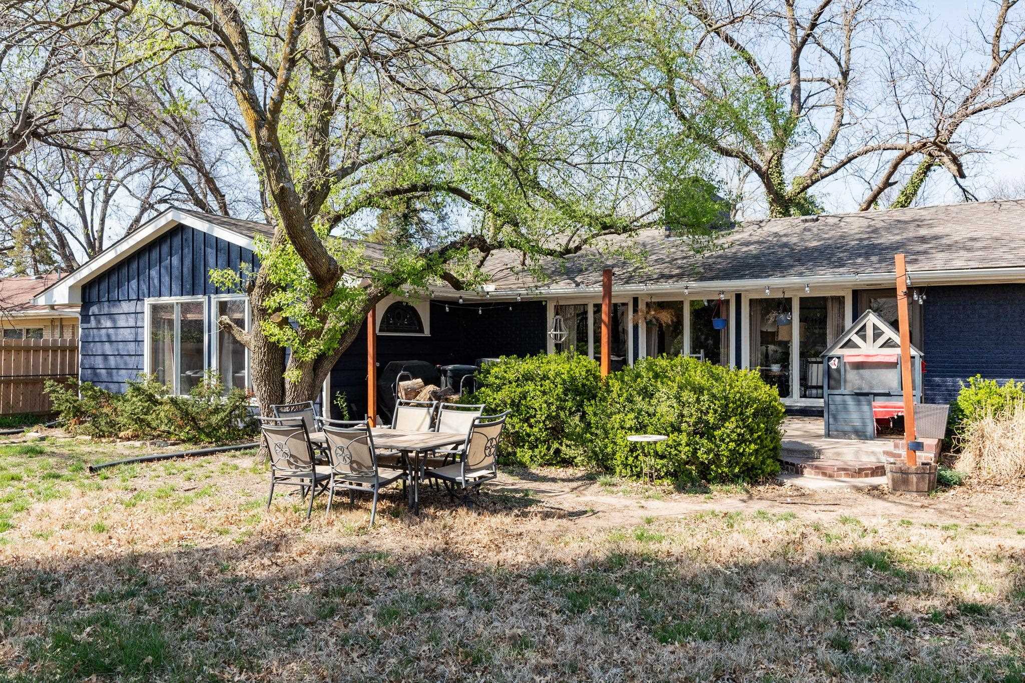 Wichita, Kansas 67208, United States, 3 Bedrooms Bedrooms, ,2 BathroomsBathrooms,Residential,Pending,62444