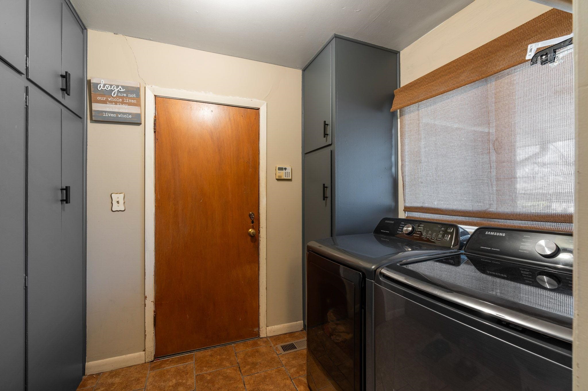 Wichita, Kansas 67208, United States, 3 Bedrooms Bedrooms, ,2 BathroomsBathrooms,Residential,Pending,62444